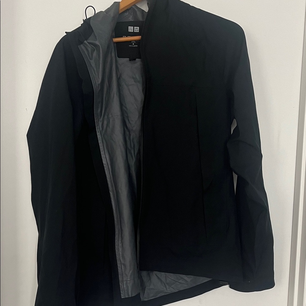 Uniqlo Men's Black Raincoat